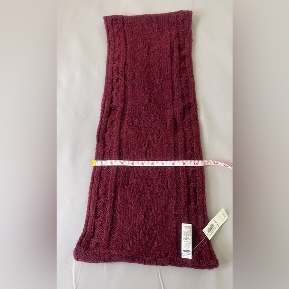 Old Navy Chunky Knit Infinity Scarf Women's One Size Fits All Burgundy Color - Picture 2 of 8